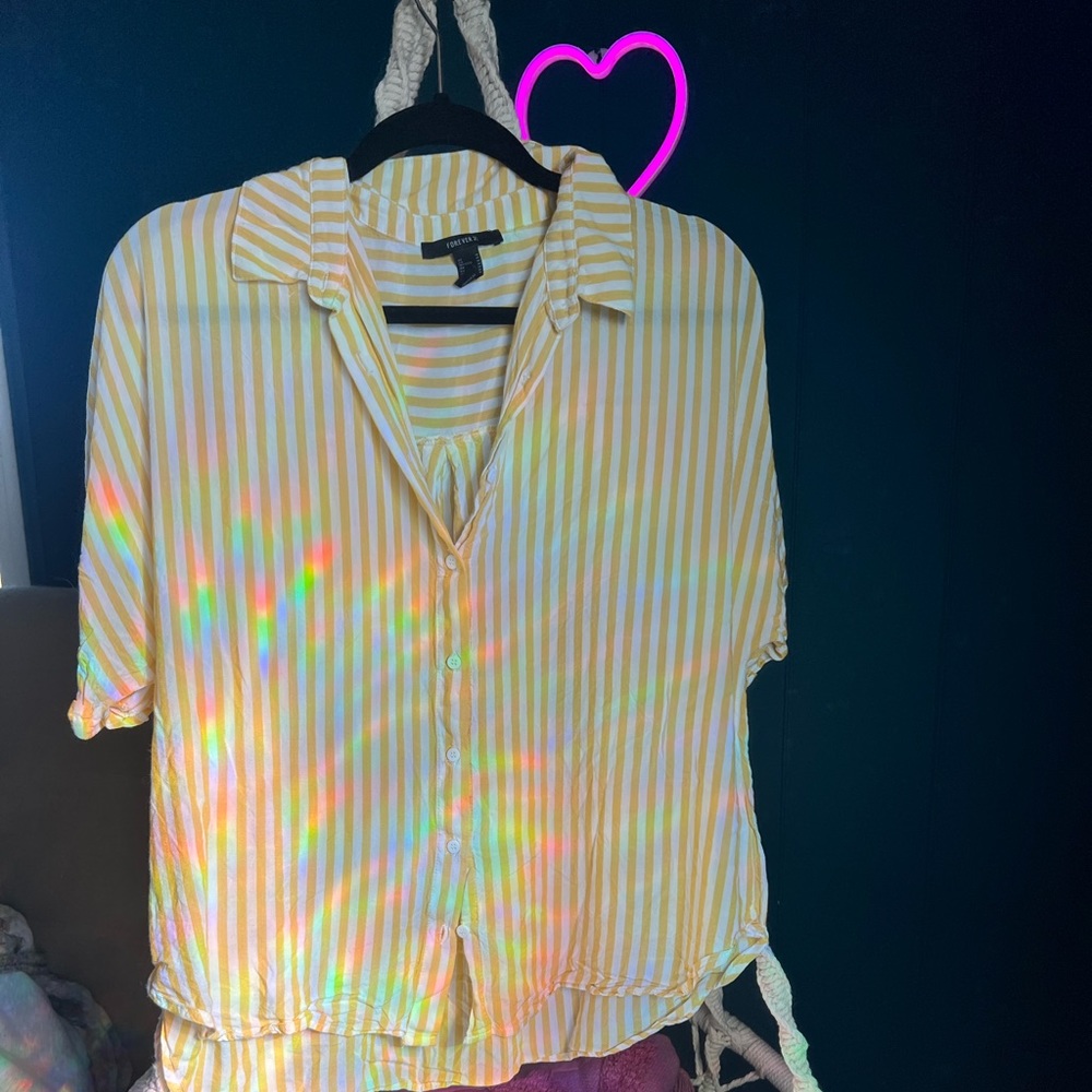 Collared shirt sleeve tee